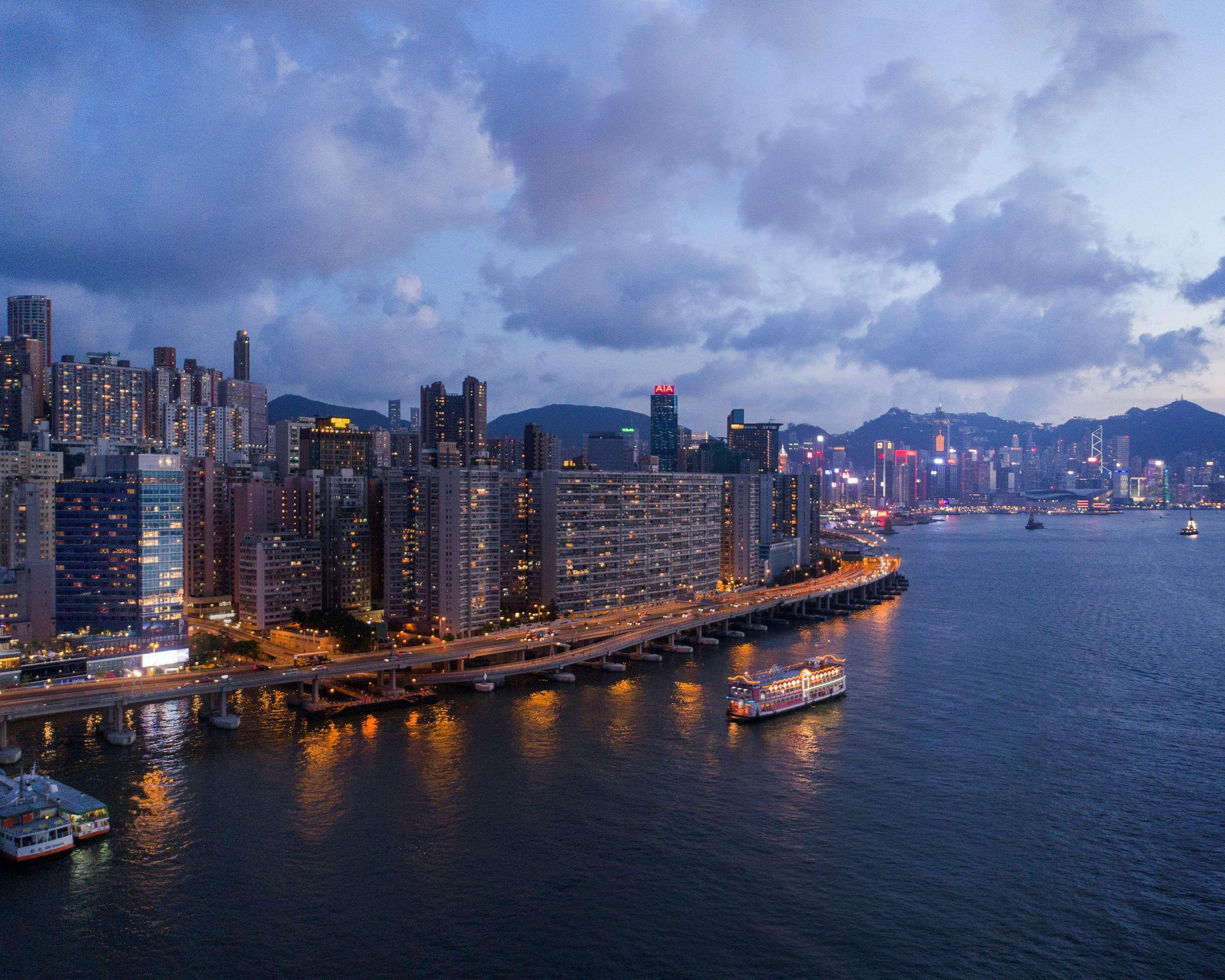 Готель Hyatt Centric Victoria Harbour Гонконг Екстер'єр фото